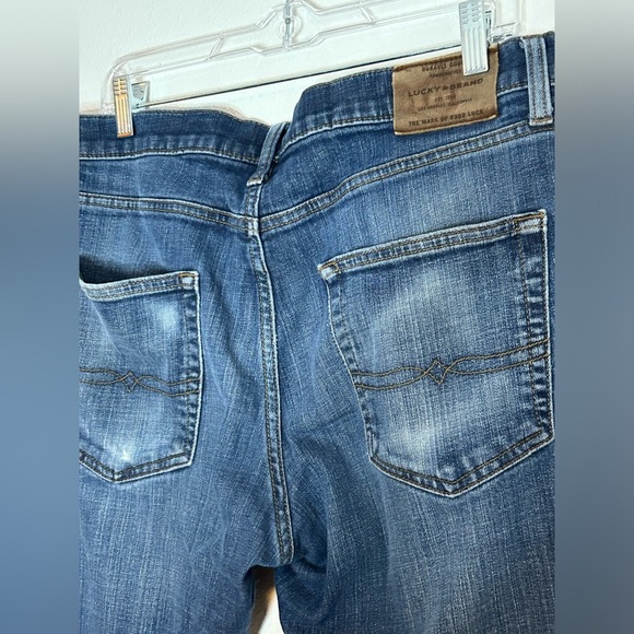 Lucky Brand Athletic Slim Relaxed Jeans with Distressed Details Size 32 - Picture 4 of 6